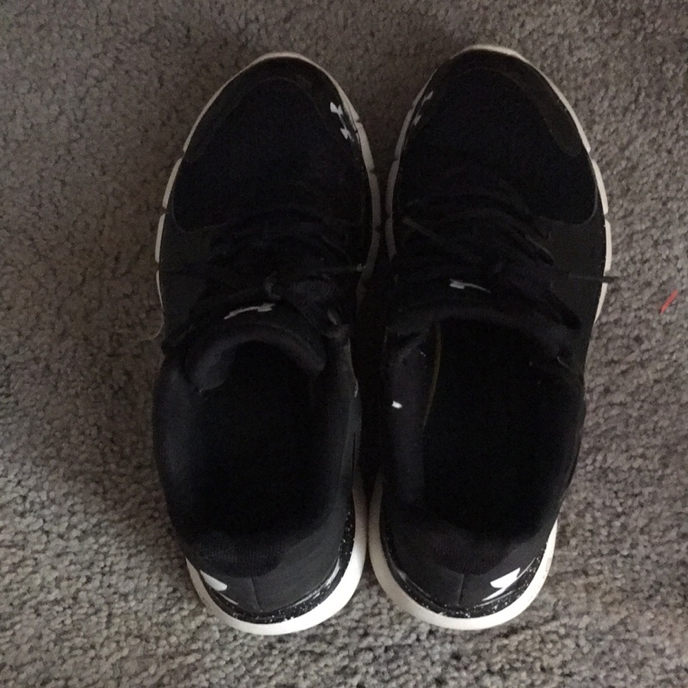 Under armour tennis shoes